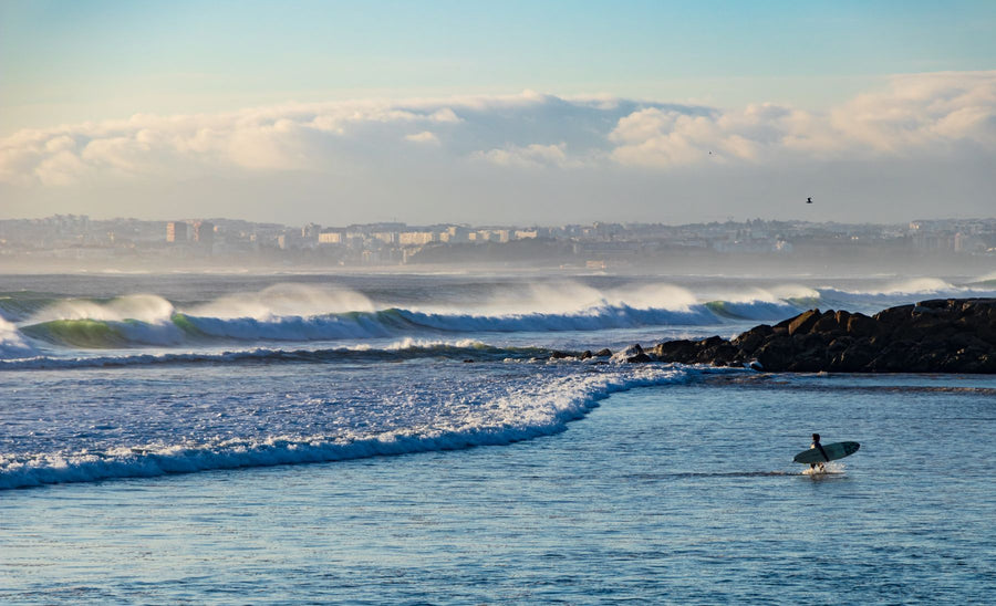 Costa da Caparica Surf Guide: Best Spots, Seasons & Local Tips
